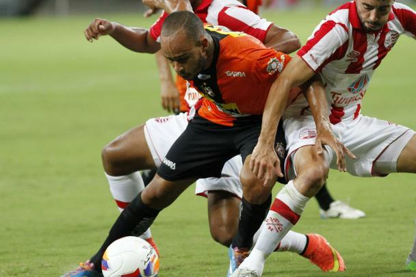 Timbu jogou sua terceira partida pelo Estadual e saiu na frente do Serra Talhada no primeiro tempo com um gol de Renato