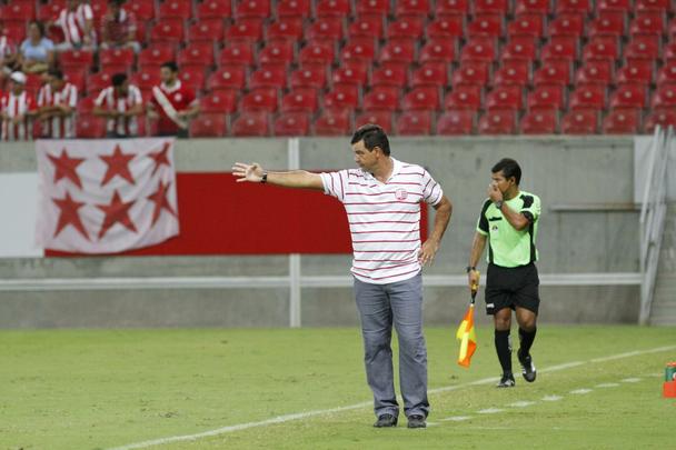 Timbu jogou sua terceira partida pelo Estadual e saiu na frente do Serra Talhada no primeiro tempo com um gol de Renato. Na segunda etapa, Josimar (2) e Guilherme deram nmeros finais ao triunfo alvirrubro.