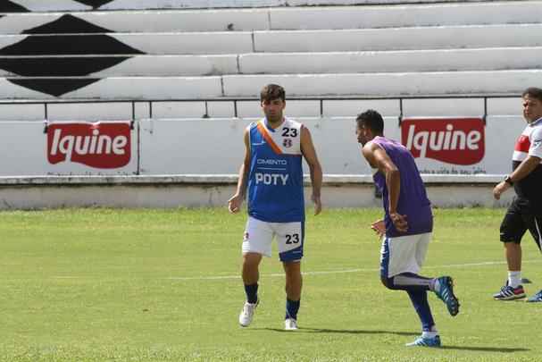 Ricardinho tenta ajustar time coral para partida contra o Central pelo Campeonato Pernambucano, na prxima quarta-feira