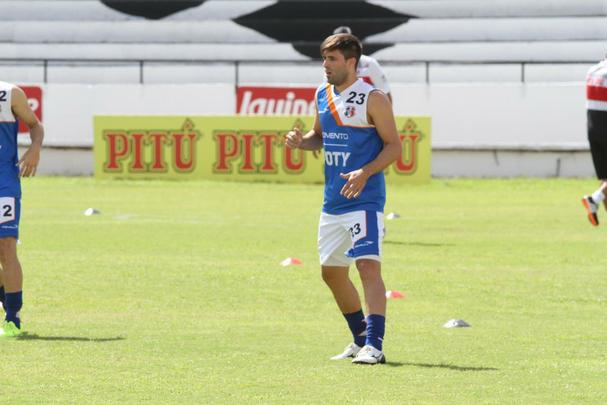 Ricardinho tenta ajustar time coral para partida contra o Central pelo Campeonato Pernambucano, na prxima quarta-feira