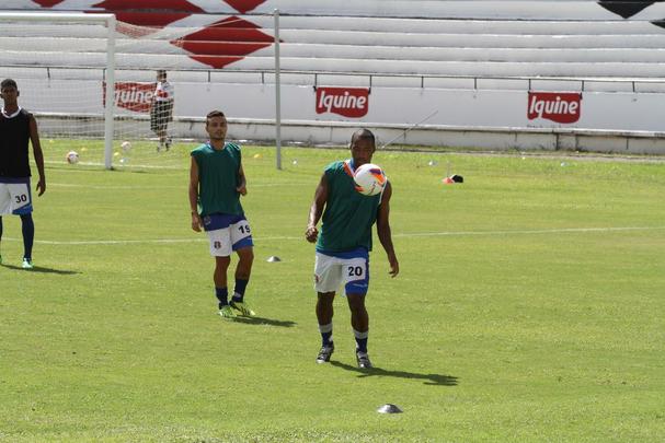 Ricardinho tenta ajustar time coral para partida contra o Central pelo Campeonato Pernambucano, na prxima quarta-feira