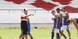 Ricardinho tenta ajustar time coral para partida contra o Central pelo Campeonato Pernambucano, na prxima quarta-feira