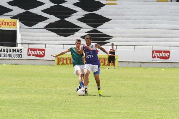 Ricardinho tenta ajustar time coral para partida contra o Central pelo Campeonato Pernambucano, na prxima quarta-feira