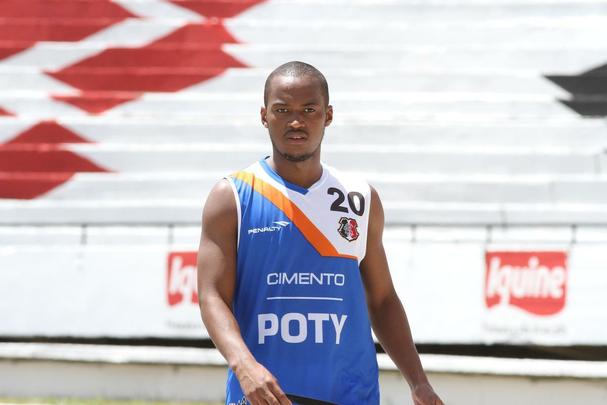 Ricardinho tenta ajustar time coral para partida contra o Central pelo Campeonato Pernambucano, na prxima quarta-feira