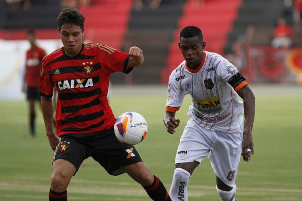 Leo da Ilha abriu o placar com menos de trs minutos atravs de Joelinton e ampliou com Rithely ainda na primeira etapa. 