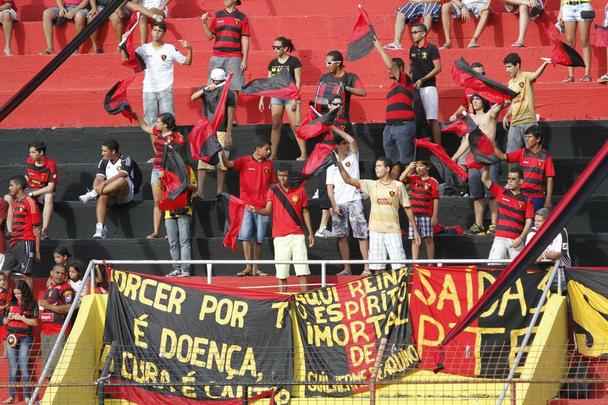 Leo da Ilha abriu o placar com menos de trs minutos atravs de Joelinton e ampliou com Rithely ainda na primeira etapa. 