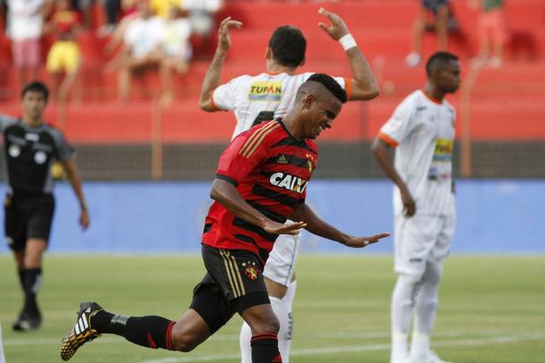 Leo da Ilha abriu o placar com menos de trs minutos atravs de Joelinton e ampliou com Rithely ainda na primeira etapa. 