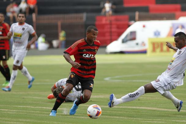 Leo da Ilha abriu o placar com menos de trs minutos atravs de Joelinton e ampliou com Rithely ainda na primeira etapa. 