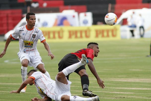 Leo da Ilha abriu o placar com menos de trs minutos atravs de Joelinton e ampliou com Rithely ainda na primeira etapa. 