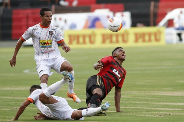 Leo da Ilha abriu o placar com menos de trs minutos atravs de Joelinton e ampliou com Rithely ainda na primeira etapa. 