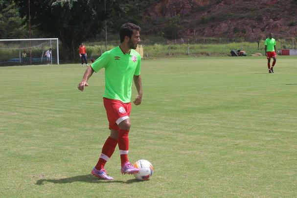 Um dia após o apertado empate com o Central, o elenco alvirrubro se reapresentou ao técnico Moacir Júnior. Enquanto os titulares do encontro com a Patativa participavam de um trabalho regenerativo, os demais disputaram um jogo treino com a equipe da Cabense. Apesar da correria do time adversário, os reservas do Timbu conseguiram fazer valer a maior qualidade técnica e venceram por 3 a 0, com dois gols de Jefferson Nem e um de Welton Felipe. Confira a escalação usada pelo Náutico no amistoso: Jefferson Gol; Bernardo, Welton Felipe, Elivelton e Piauí; Anderson Preto, Gustavo Henrique, Helder Ribeiro e Patrick Vieira; Jefferson Nem e João Paulo.