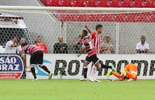 23/03/2014 - O primeiro Clssico das Emoes na Arena Pernambuco foi marcado por muitos gols. A partida terminou em 5 a 3 para os tricolores. Com a vitria, o Santa Cruz acabou com o retrospecto sem vitrias contra os seus rivais na temporada.