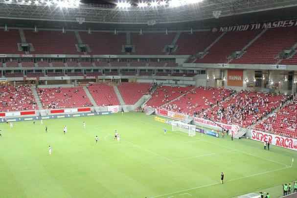 Clssico das Emoes na Arena Pernambuco teve pblico tmido em jogo no fim da noite