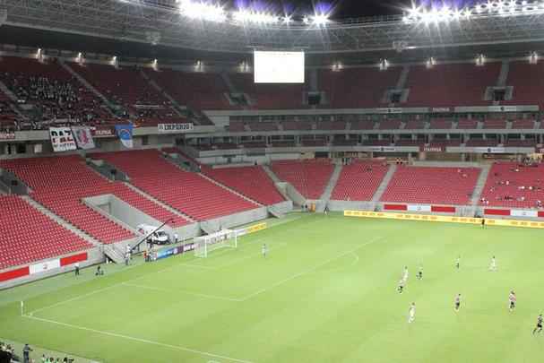 Clssico das Emoes na Arena Pernambuco teve pblico tmido em jogo no fim da noite