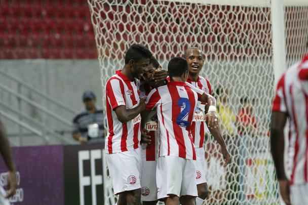 Clssico das Emoes na Arena Pernambuco teve pblico tmido em jogo no fim da noite