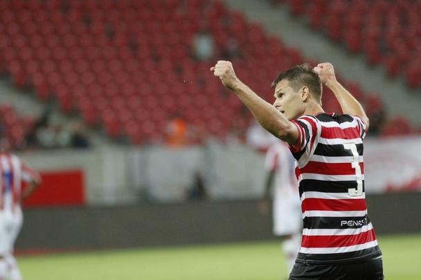 Clssico das Emoes na Arena Pernambuco teve pblico tmido em jogo no fim da noite