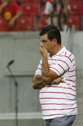 Clssico das Emoes na Arena Pernambuco teve pblico tmido em jogo no fim da noite