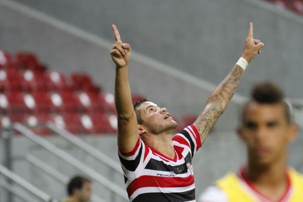 Clssico das Emoes na Arena Pernambuco teve pblico tmido em jogo no fim da noite