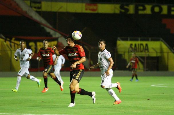 Em noite de pouca inspirao, o Sport jogou contra o Central na Ilha do Retiro. S conseguiu o gol da vitria nos instantes finais, atravs de Felipe Azevedo