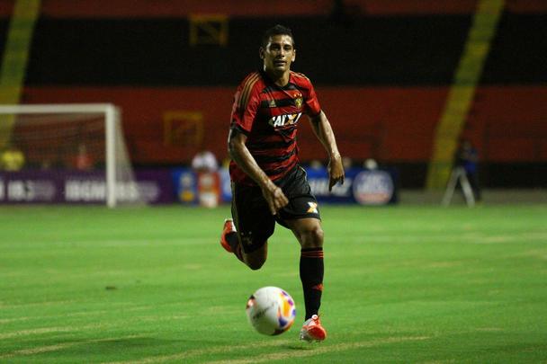 Em noite de pouca inspirao, o Sport jogou contra o Central na Ilha do Retiro. S conseguiu o gol da vitria nos instantes finais, atravs de Felipe Azevedo