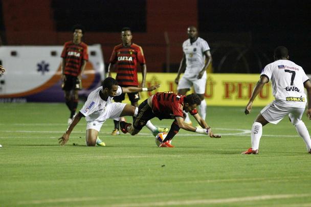 Em noite de pouca inspirao, o Sport jogou contra o Central na Ilha do Retiro. S conseguiu o gol da vitria nos instantes finais, atravs de Felipe Azevedo.
