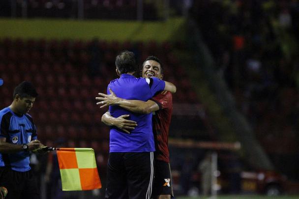 Em noite de pouca inspirao, o Sport jogou contra o Central na Ilha do Retiro. S conseguiu o gol da vitria nos instantes finais, atravs de Felipe Azevedo.