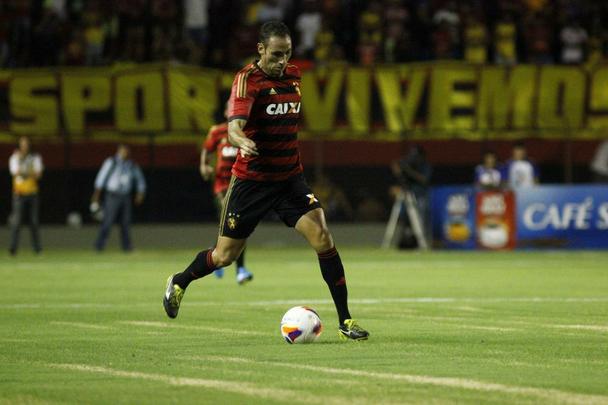 Em noite de pouca inspirao, o Sport jogou contra o Central na Ilha do Retiro. S conseguiu o gol da vitria nos instantes finais, atravs de Felipe Azevedo.