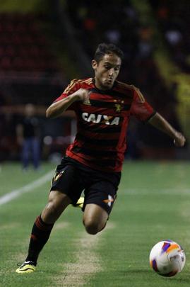 Em noite de pouca inspirao, o Sport jogou contra o Central na Ilha do Retiro. S conseguiu o gol da vitria nos instantes finais, atravs de Felipe Azevedo.