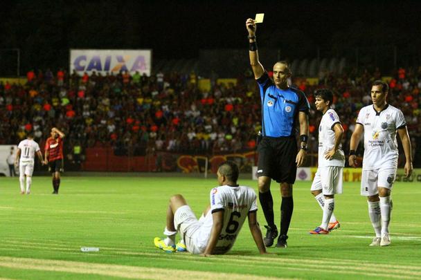 Em noite de pouca inspirao, o Sport jogou contra o Central na Ilha do Retiro. S conseguiu o gol da vitria nos instantes finais, atravs de Felipe Azevedo.