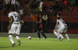 Em noite de pouca inspirao, o Sport jogou contra o Central na Ilha do Retiro. S conseguiu o gol da vitria nos instantes finais, atravs de Felipe Azevedo.