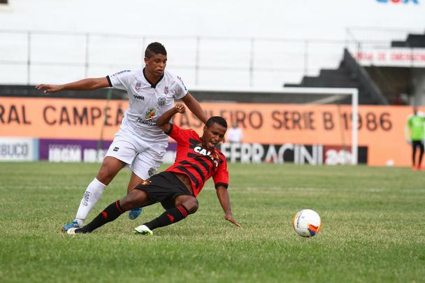 Em uma tarde de pouca inspirao, o Sport jogou com um time alternativo e saiu de campo derrotado pelo Central. O gol da vitria foi marcado pelo lateral Madona, numa cobrana de falta que desviou na barreira rubro-negra.