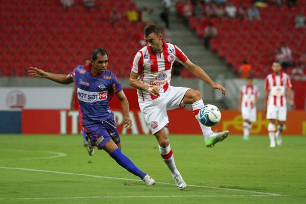 Em mais uma noite de pouco pblico na Arena Pernambuco, o Nutico novamente decepcionou seus torcedores, que esperavam uma vitria tranquila sobre o Piau. O Timbu ficou num empate em 3 a 3 e desperdiou a chance de chegar  liderana do grupo C. Os gols alvirrubros foram marcados por Patrick Vieira (2) e Fillipe Soutto, enquanto Pablo e Cludio (2) descontaram para os visitantes.