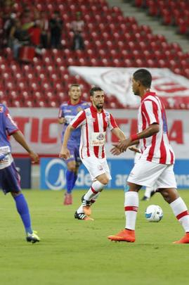 Em mais uma noite de pouco pblico na Arena Pernambuco, o Nutico novamente decepcionou seus torcedores, que esperavam uma vitria tranquila sobre o Piau. O Timbu ficou num empate em 3 a 3 e desperdiou a chance de chegar  liderana do grupo C. Os gols alvirrubros foram marcados por Patrick Vieira (2) e Fillipe Soutto, enquanto Pablo e Cludio (2) descontaram para os visitantes.