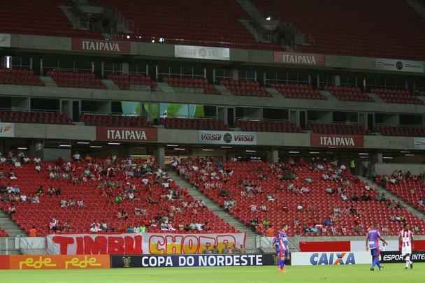Em mais uma noite de pouco pblico na Arena Pernambuco, o Nutico novamente decepcionou seus torcedores, que esperavam uma vitria tranquila sobre o Piau. O Timbu ficou num empate em 3 a 3 e desperdiou a chance de chegar  liderana do grupo C. Os gols alvirrubros foram marcados por Patrick Vieira (2) e Fillipe Soutto, enquanto Pablo e Cludio (2) descontaram para os visitantes.