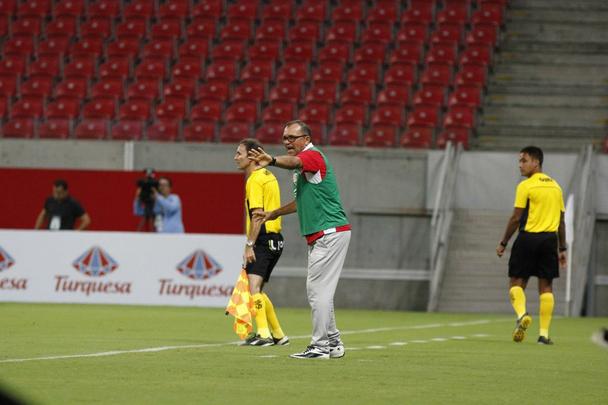 Em mais uma noite de pouco pblico na Arena Pernambuco, o Nutico novamente decepcionou seus torcedores, que esperavam uma vitria tranquila sobre o Piau. O Timbu ficou num empate em 3 a 3 e desperdiou a chance de chegar  liderana do grupo C. Os gols alvirrubros foram marcados por Patrick Vieira (2) e Fillipe Soutto, enquanto Pablo e Cludio (2) descontaram para os visitantes.