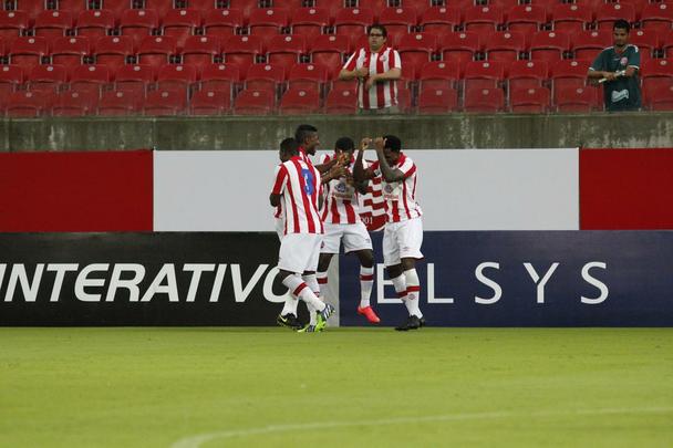 Em mais uma noite de pouco pblico na Arena Pernambuco, o Nutico novamente decepcionou seus torcedores, que esperavam uma vitria tranquila sobre o Piau. O Timbu ficou num empate em 3 a 3 e desperdiou a chance de chegar  liderana do grupo C. Os gols alvirrubros foram marcados por Patrick Vieira (2) e Fillipe Soutto, enquanto Pablo e Cludio (2) descontaram para os visitantes.