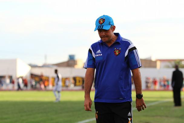 Sob forte sol e com estdio lotado, Sport e Serra Talhada se encontraram pelo Campeonato Pernambucano