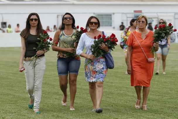 No dia Internacional da Mulher, Salgueiro x Santa Cruz foi precedido por homenagens às mulheres e partida de futebol feminino
