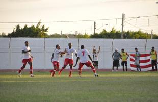 Os gols de Bruno Alves e Josimar garantiram a vitria do Nutico no Serto e o retorno ao grupo de classificao s semifinais.