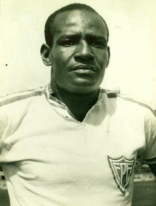 No ltimo pelo Sport, em 1963, o Diario de Pernambuco registrou uma foto de Bria defendendo a Seleo Pernambucana de Futebol