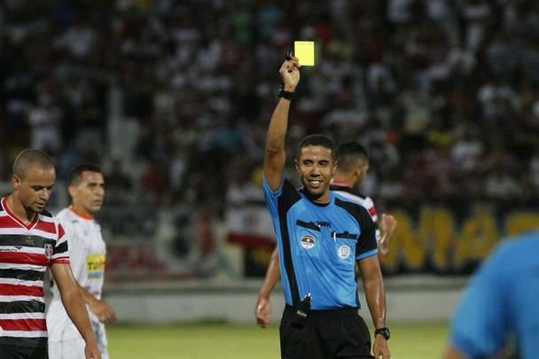 Equipe coral venceu partida por 3 a 0 com gols de Raniel e dois de Betinho