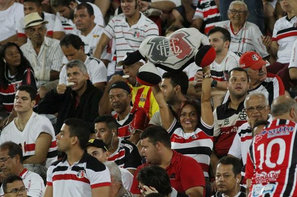 Equipe coral venceu partida por 3 a 0 com gols de Raniel e dois de Betinho