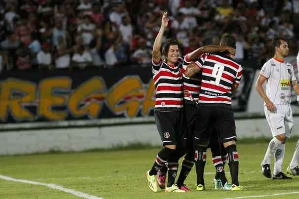 Equipe coral venceu partida por 3 a 0 com gols de Raniel e dois de Betinho