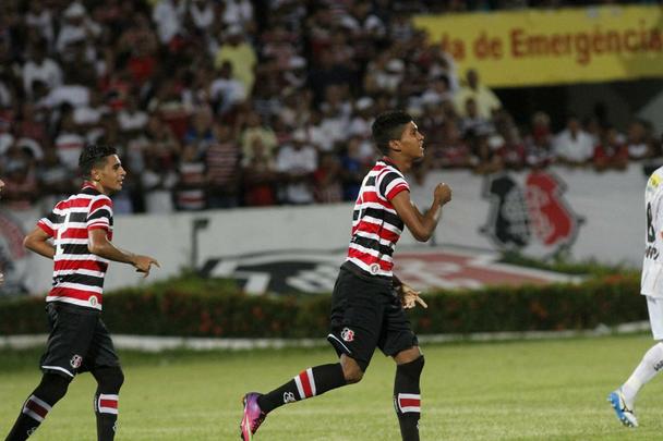 Equipe coral venceu partida por 3 a 0 com gols de Raniel e dois de Betinho