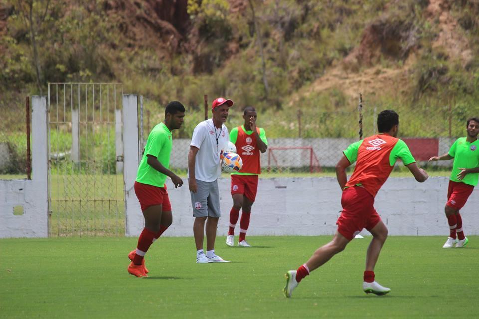 No dia seguinte  invaso do treino por parte de integrantes de organizadas, o clima no CT Wilson Campos comeou a voltar ao normal. Na manh desta quarta-feira, Lisca comandou um treino puxado que tinha como objetivo o aprimoramento da movimentao dos atletas. Durante a atividade, o tcnico fez observaes de maneira enrgica, mas, aps o trabalho, o ambiente era de descontrao em meio  exausto.