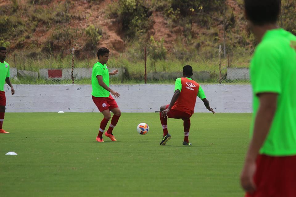 No dia seguinte  invaso do treino por parte de integrantes de organizadas, o clima no CT Wilson Campos comeou a voltar ao normal. Na manh desta quarta-feira, Lisca comandou um treino puxado que tinha como objetivo o aprimoramento da movimentao dos atletas. Durante a atividade, o tcnico fez observaes de maneira enrgica, mas, aps o trabalho, o ambiente era de descontrao em meio  exausto.