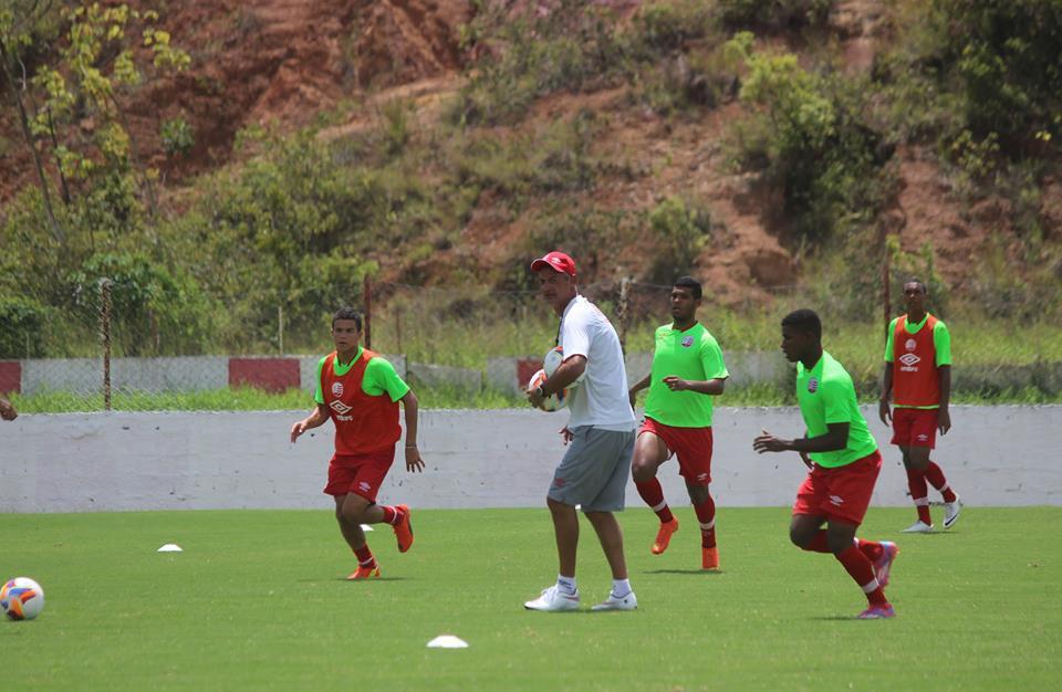 No dia seguinte  invaso do treino por parte de integrantes de organizadas, o clima no CT Wilson Campos comeou a voltar ao normal. Na manh desta quarta-feira, Lisca comandou um treino puxado que tinha como objetivo o aprimoramento da movimentao dos atletas. Durante a atividade, o tcnico fez observaes de maneira enrgica, mas, aps o trabalho, o ambiente era de descontrao em meio  exausto.