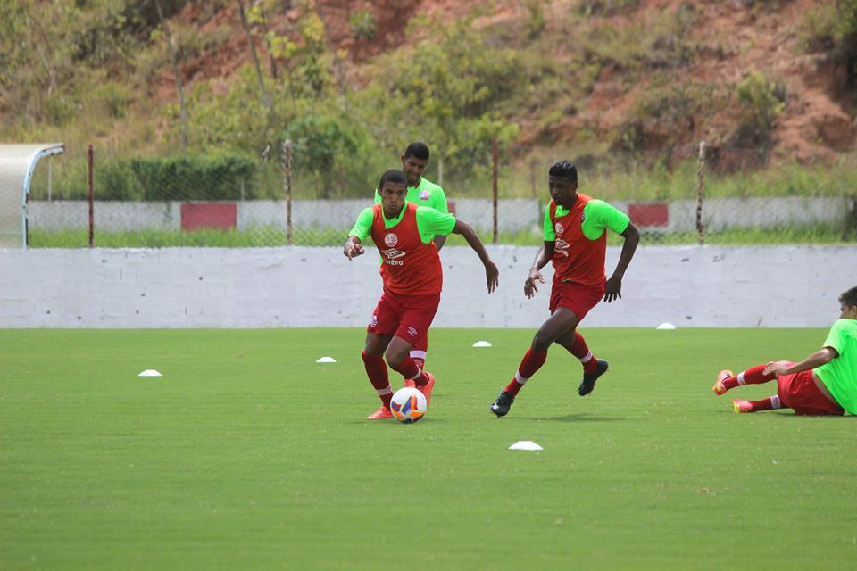 No dia seguinte  invaso do treino por parte de integrantes de organizadas, o clima no CT Wilson Campos comeou a voltar ao normal. Na manh desta quarta-feira, Lisca comandou um treino puxado que tinha como objetivo o aprimoramento da movimentao dos atletas. Durante a atividade, o tcnico fez observaes de maneira enrgica, mas, aps o trabalho, o ambiente era de descontrao em meio  exausto.