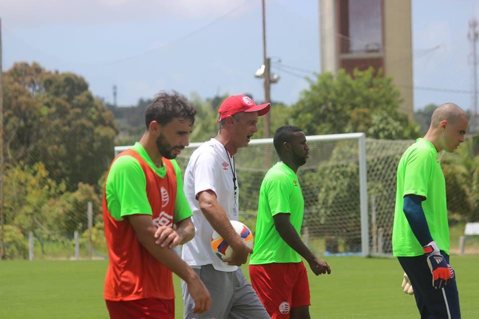 No dia seguinte  invaso do treino por parte de integrantes de organizadas, o clima no CT Wilson Campos comeou a voltar ao normal. Na manh desta quarta-feira, Lisca comandou um treino puxado que tinha como objetivo o aprimoramento da movimentao dos atletas. Durante a atividade, o tcnico fez observaes de maneira enrgica, mas, aps o trabalho, o ambiente era de descontrao em meio  exausto.