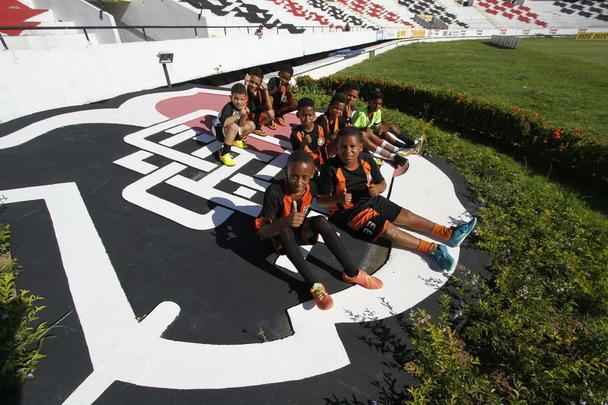 Atletas do Ronas FC realizaram sonho de conhecer os dolos no Arruda